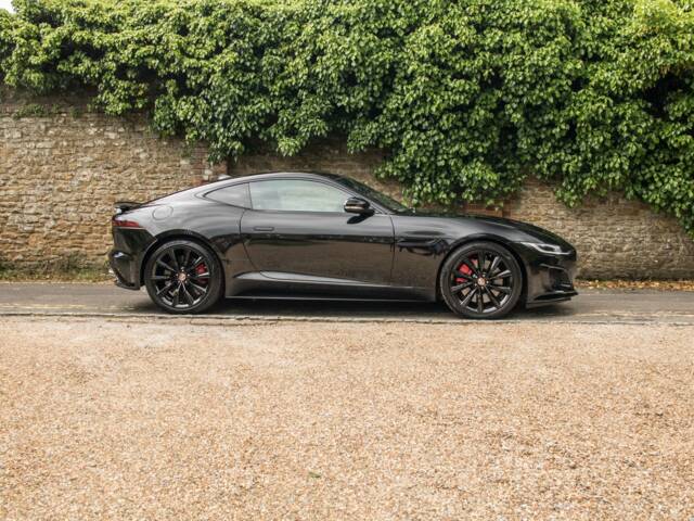 Bild 1/20 von Jaguar F-Type SVR (2022)