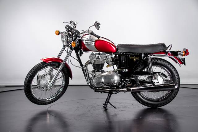 Bild 1/36 von Triumph DUMMY (1971)