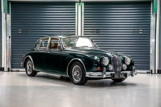 Image 1/24 of Jaguar Mk II 3.8 (1962)