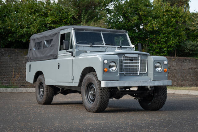 Image 1/49 of Land Rover 109 (1970)