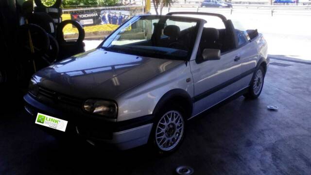 Imagen 1/10 de Volkswagen Golf III Cabrio 1.6 (1997)