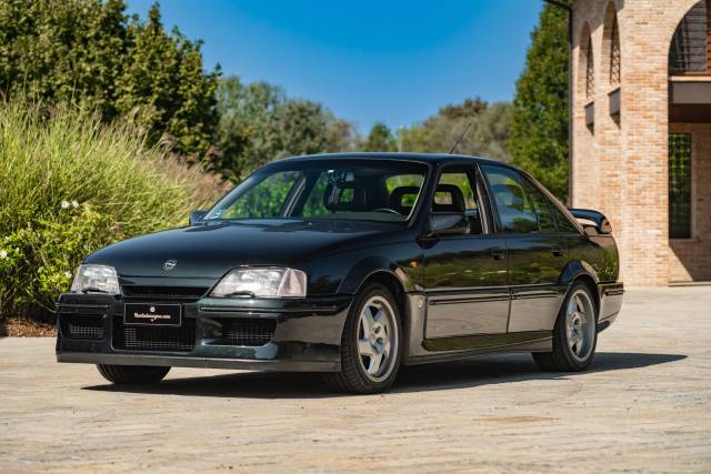 Image 1/47 of Lotus Carlton (1992)