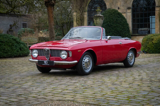 Image 1/21 of Alfa Romeo Giulia 1600 GTC (1966)