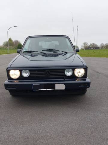 Image 1/4 de Volkswagen Golf Mk I Convertible 1.8 (1989)