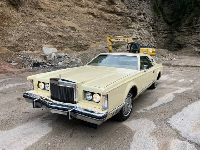 Afbeelding 1/4 van Lincoln Continental Mark V (1977)