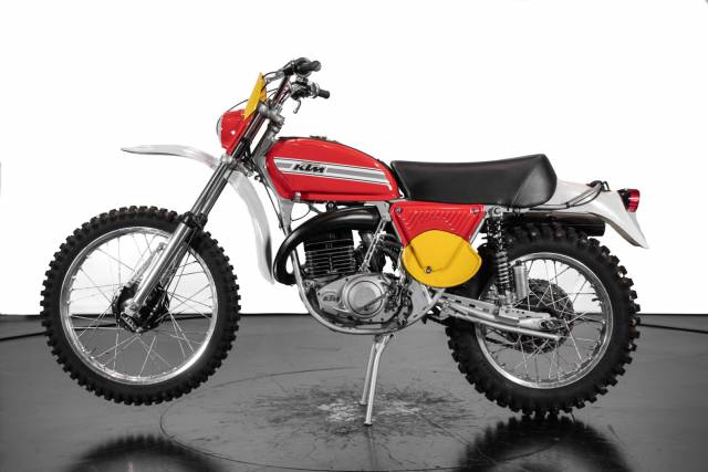 Image 1/24 of KTM DUMMY (1976)