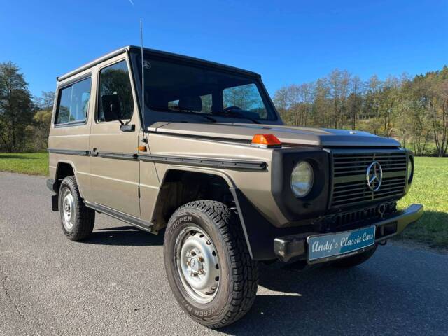 Image 1/39 of Mercedes-Benz 230 GE (SWB) (1986)