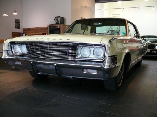 Image 1/15 of Chrysler New Yorker 4-Door Hardtop (1965)