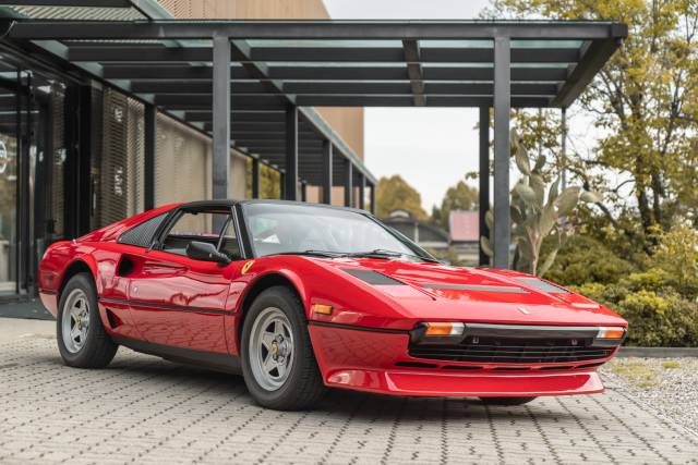 Image 1/50 of Ferrari 208 GTS Turbo (1983)