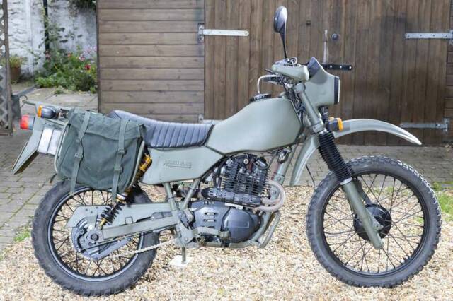 Image 1/44 de Armstrong DUMMY (1985)