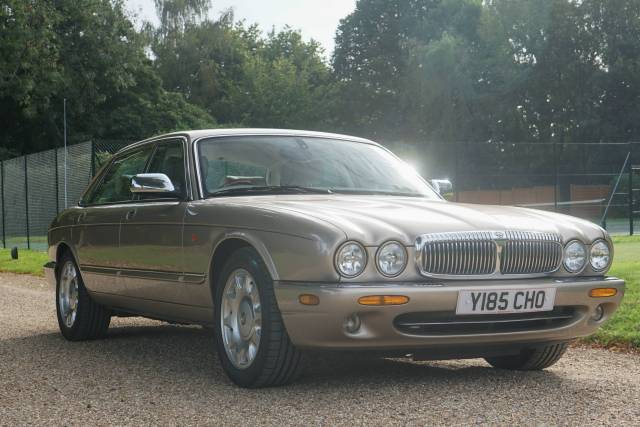 Image 1/8 of Daimler Super V8 (2001)