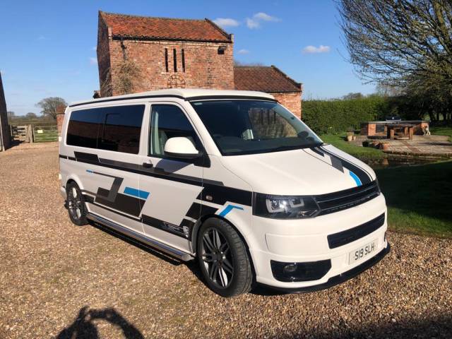 Immagine 1/6 di Volkswagen T5 Kombi 2.0 TDI (2011)