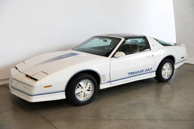 Image 1/9 of Pontiac Firebird TransAm (1984)