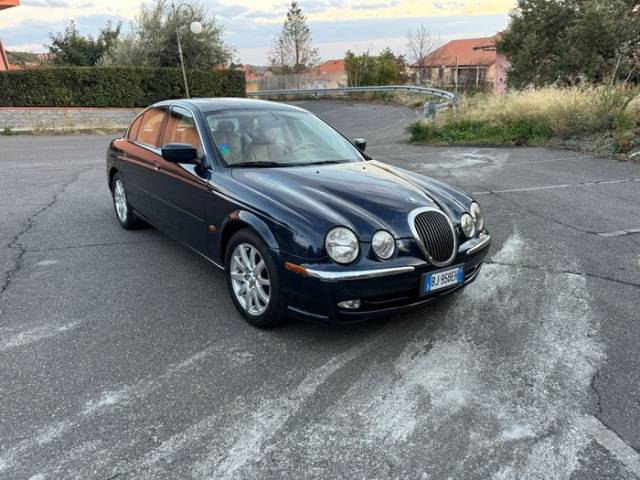 Image 1/7 of Jaguar S-Type 4.0 V8 (2000)
