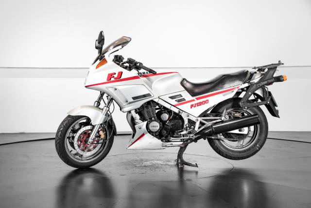Imagen 1/19 de Yamaha DUMMY (1988)