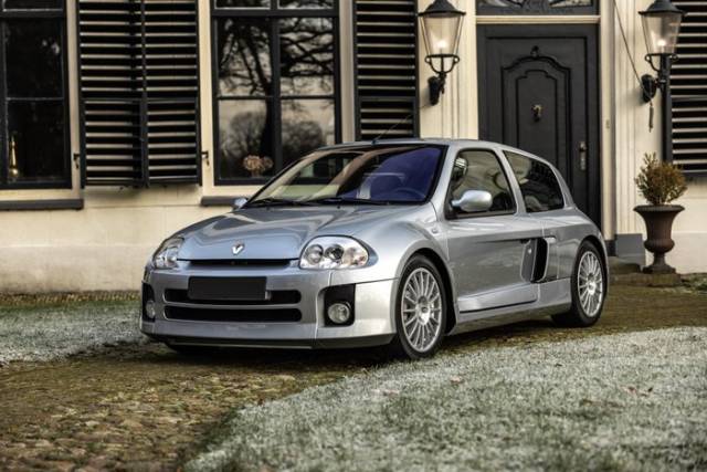 Image 1/7 de Renault Clio II V6 (2001)
