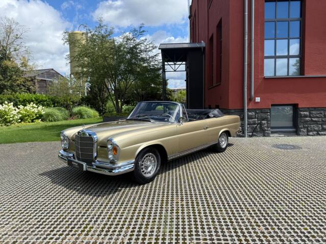 Image 1/39 de Mercedes-Benz 280 SE (1968)