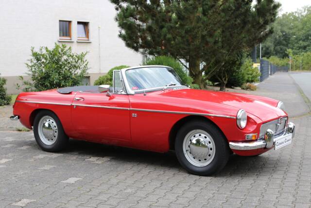 Image 1/49 of MG MGB (1966)