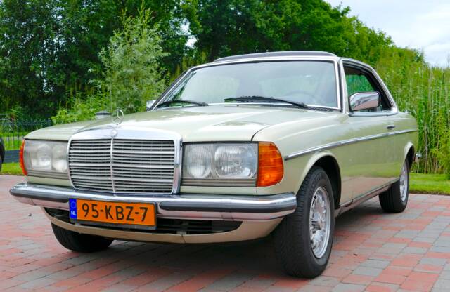 Image 1/22 de Mercedes-Benz 280 CE (1983)
