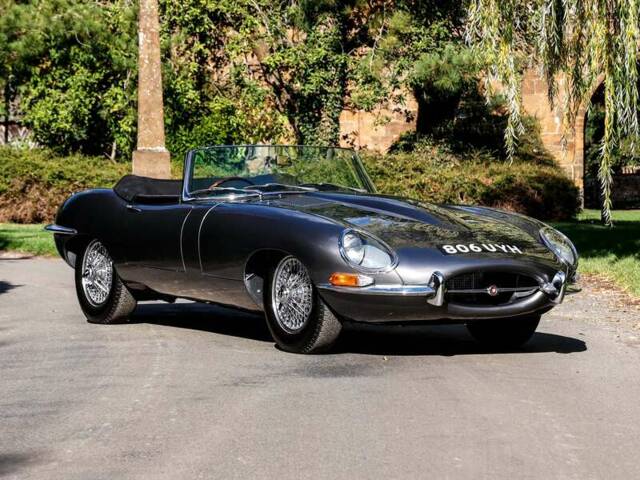 Image 1/37 of Jaguar E-Type 3.8 Flat Floor (1961)
