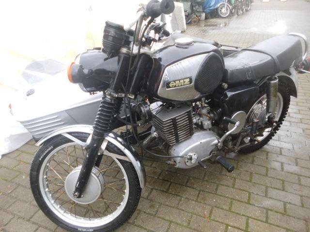Bild 1/30 von MZ DUMMY (1981)
