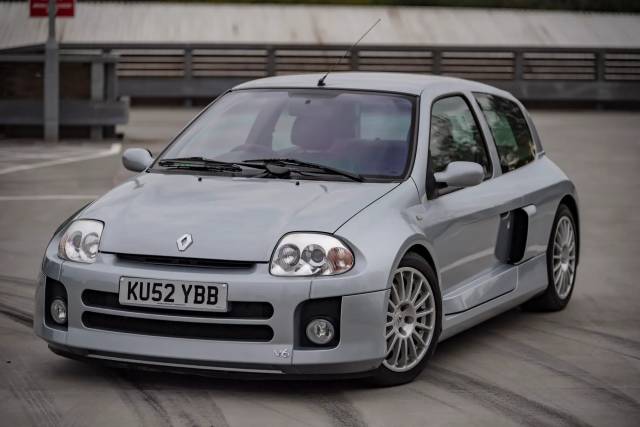 Image 1/8 de Renault Clio II V6 (2002)