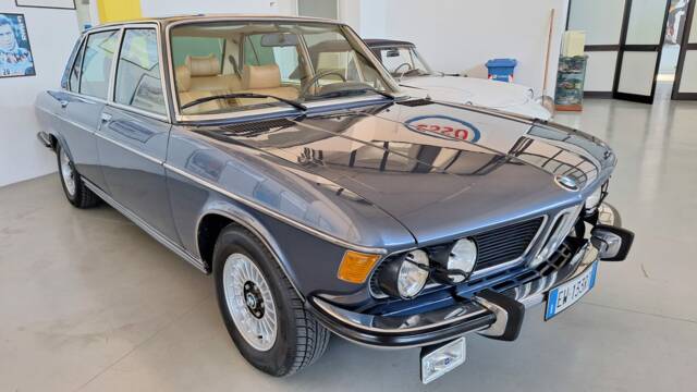 Imagen 1/19 de BMW 3,3 Li (1976)