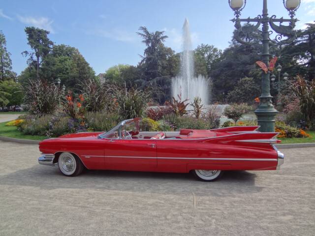 Image 1/4 of Cadillac DeVille Convertible (1959)