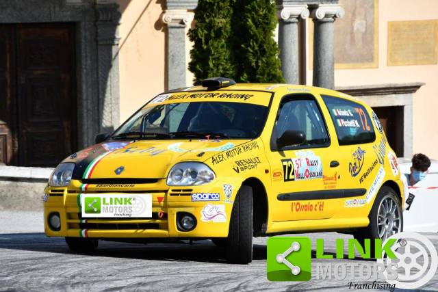 Imagen 1/10 de Renault Clio II 2.0 16V Sport (2000)