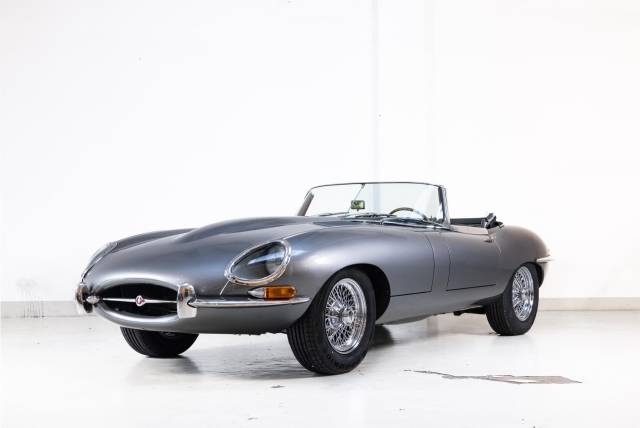 Bild 1/36 von Jaguar E-Type 4.2 (1965)