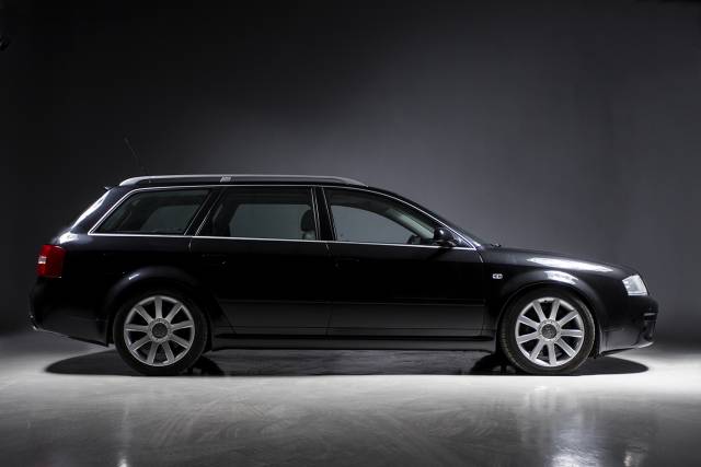 Immagine 1/34 di Audi RS6 Avant (2004)
