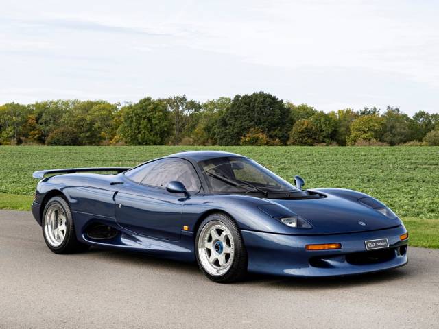 Image 1/39 of Jaguar XJR-15 (1991)