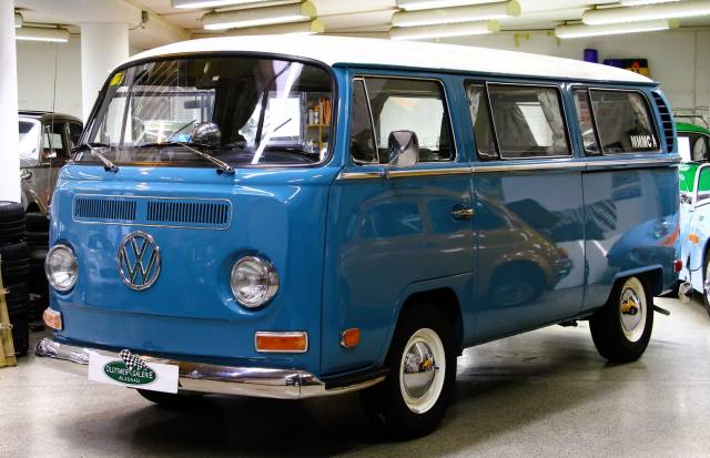 Image 1/33 of Volkswagen T2a Kombi (1970)