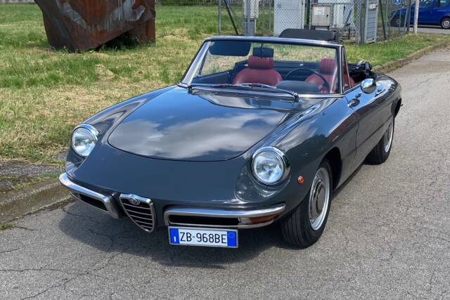 Image 1/9 de Alfa Romeo 1750 Spider (1970)