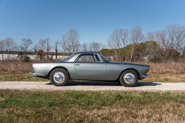 Image 1/44 of Lancia Flaminia GT 2.8 3C Touring (1964)