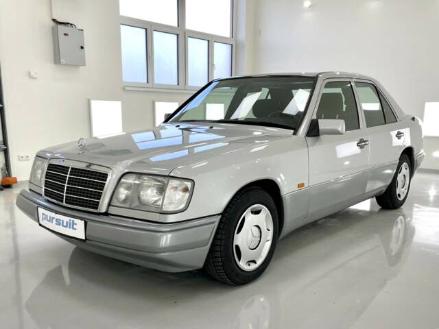 Immagine 1/32 di Mercedes-Benz E 200 (1994)