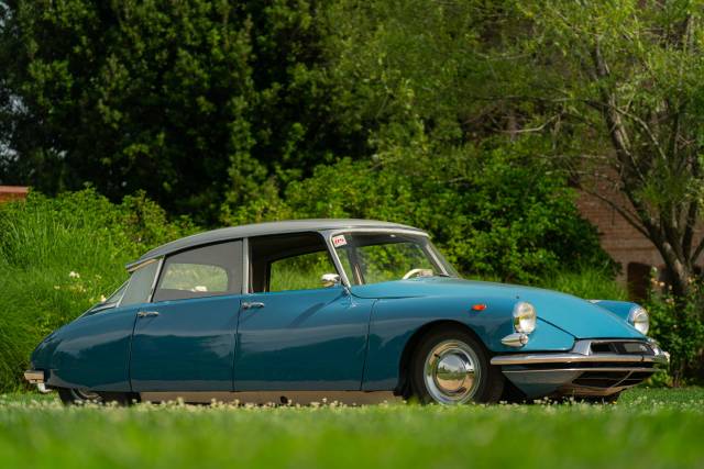 Immagine 1/43 di Citroën DS 19 (1961)
