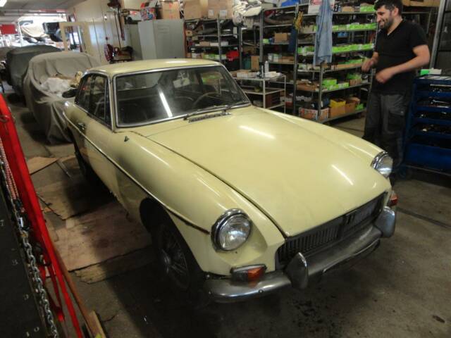 Image 1/34 of MG MGB GT (1970)