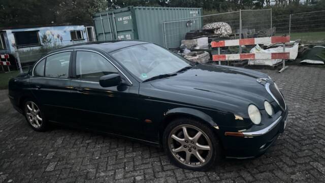 Image 1/8 de Jaguar S-Type 4.0 V8 (2000)