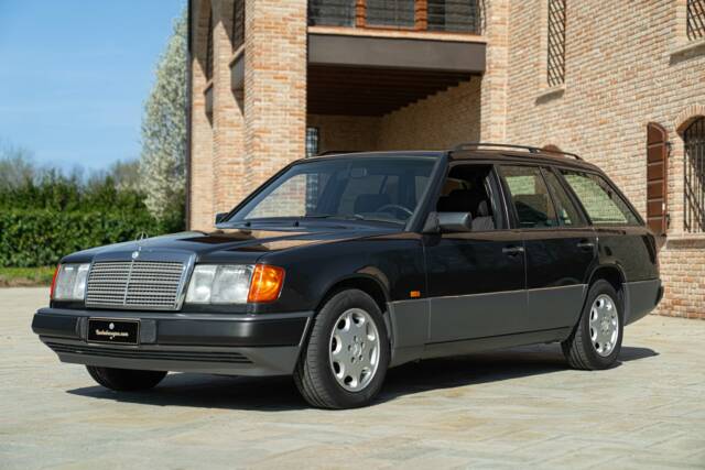 Image 1/50 de Mercedes-Benz 200 TE (1993)