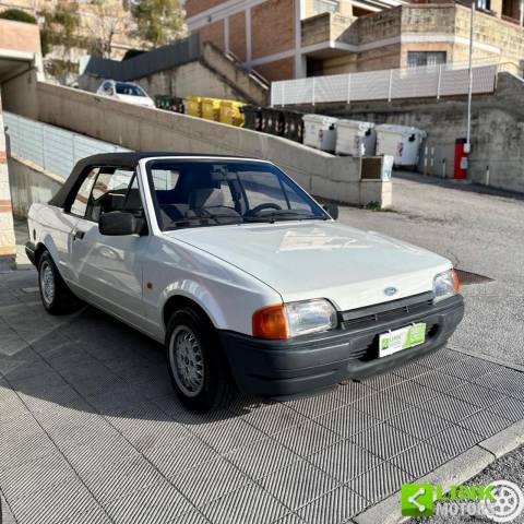 Image 1/10 de Ford Escort 1.4 (1988)