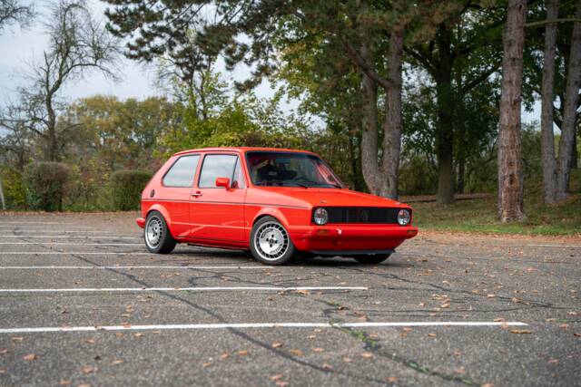 Immagine 1/61 di Volkswagen Golf Mk I GTI Pirelli 1.8 (1983)
