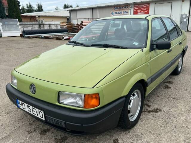Image 1/7 of Volkswagen Passat Variant 1.6 (1989)