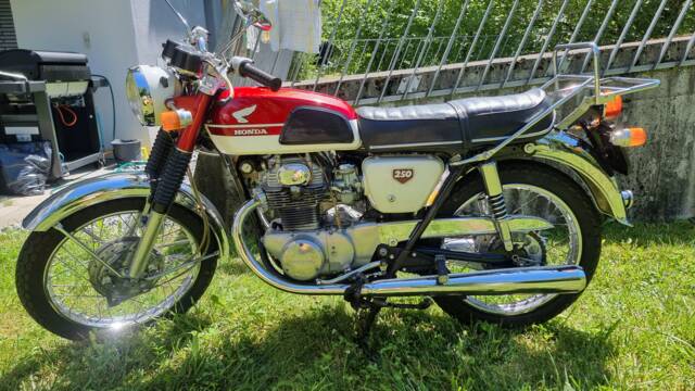 Image 1/63 of Honda CB 250 K2 (1970)