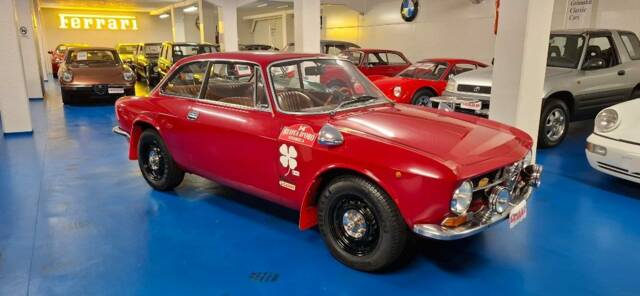 Image 1/37 de Alfa Romeo Giulia GT 1300 Junior (1974)