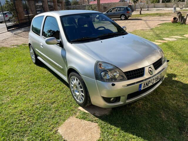 Immagine 1/5 di Renault Clio II 2.0 16V Sport (2004)