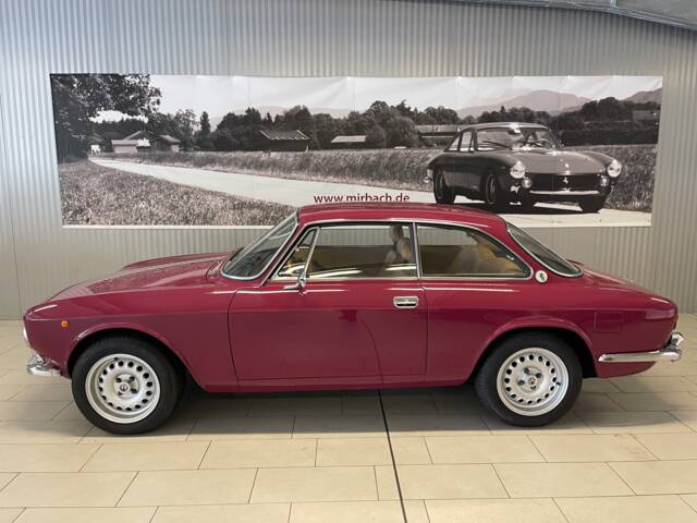 Image 1/18 de Alfa Romeo 2000 GT Veloce (1972)