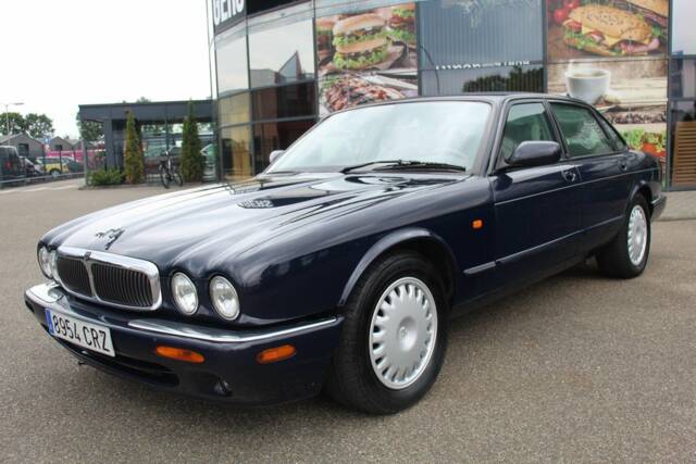 Bild 1/8 von Jaguar XJ 8 Executive (1997)