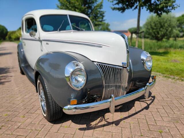 Image 1/7 of Ford Custom Tudor Sedan V8 (1940)