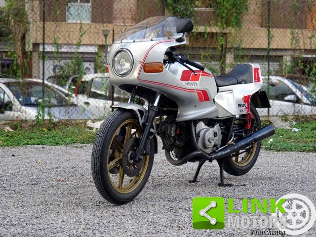 Immagine 1/10 di Ducati DUMMY (1981)